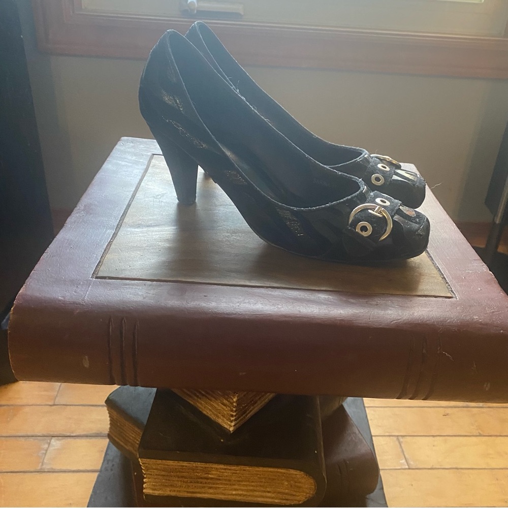 Black heels with buckle size 9/40